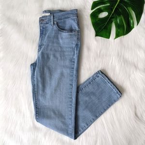 Levi's classic straight leg light wash denim jeans size 6